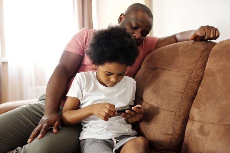 How to Protect Kids From Phishing on Phone: Practical Steps for Safer Links, Apps, and Messages