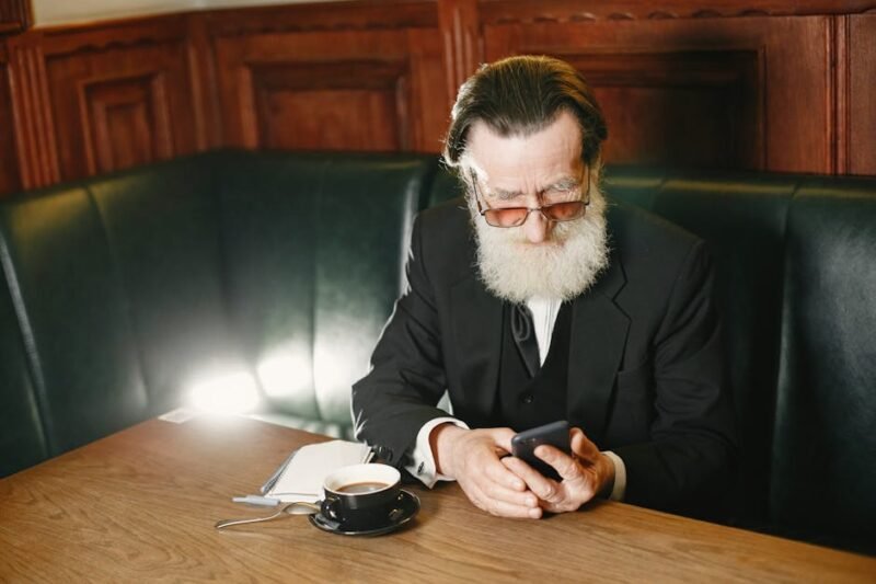 Phishing Tips for Seniors: How to Spot Scams and Stay Safe on Email and Smartphones